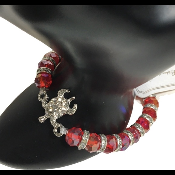 Beaded bracelet with sea turtle pendant and faux diamonds - Picture 1 of 7